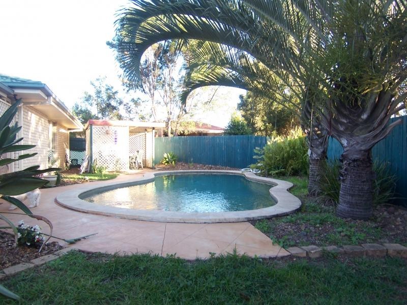 6 Flametree Close, Flinders View QLD 4305