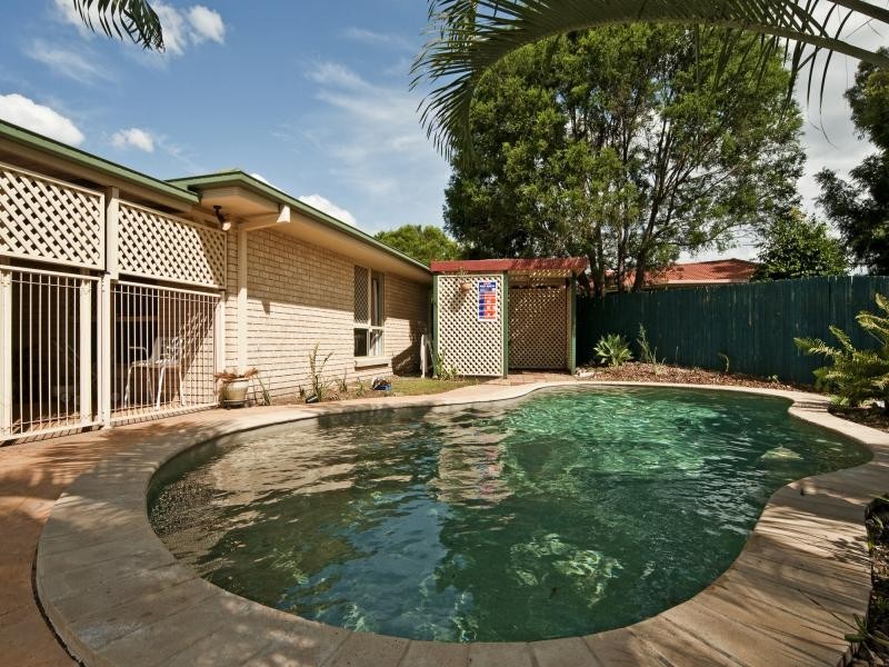 6 Flametree Close, Flinders View QLD 4305