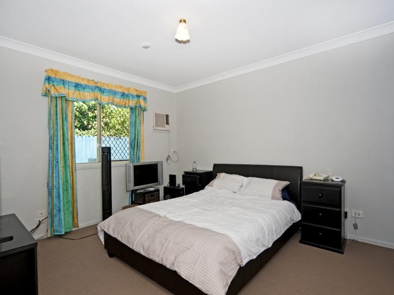 6 Flametree Close, Flinders View QLD 4305