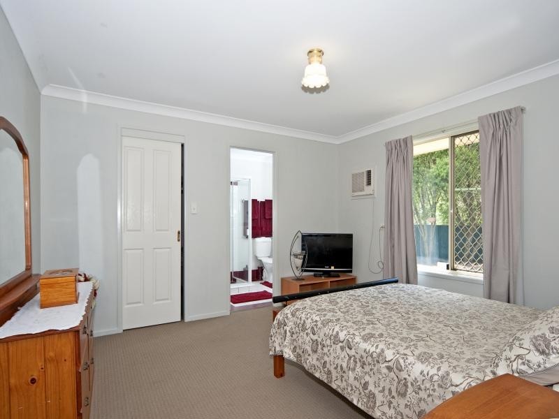 6 Flametree Close, Flinders View QLD 4305