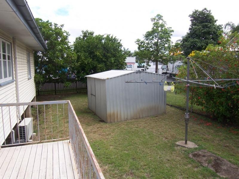 2A Cemetery Rd, Ipswich QLD 4305