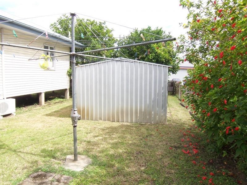 2A Cemetery Rd, Ipswich QLD 4305