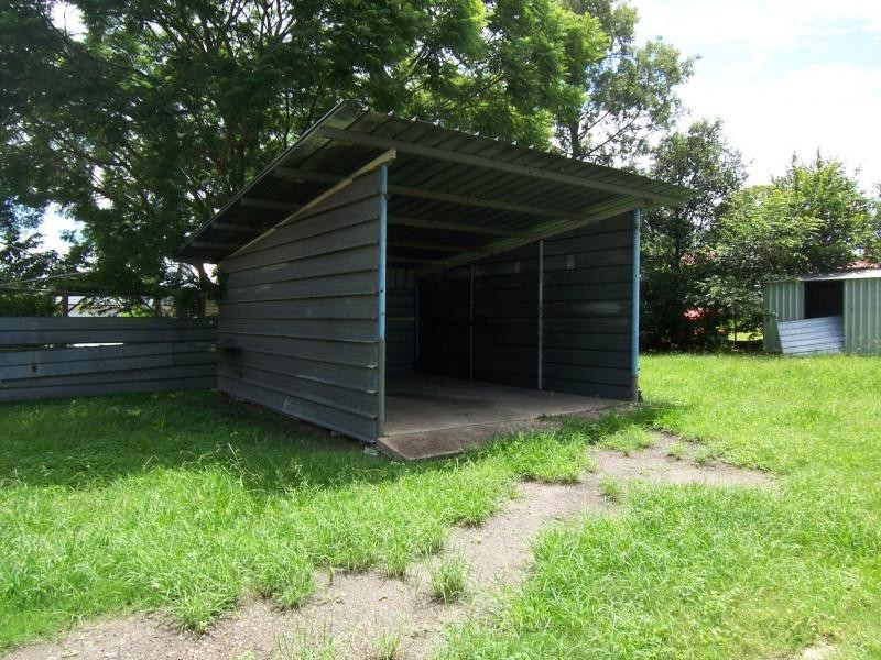 2B Cemetery Rd, Ipswich QLD 4305