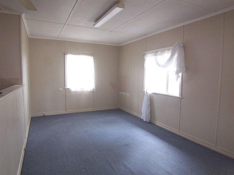 2B Cemetery Rd, Ipswich QLD 4305