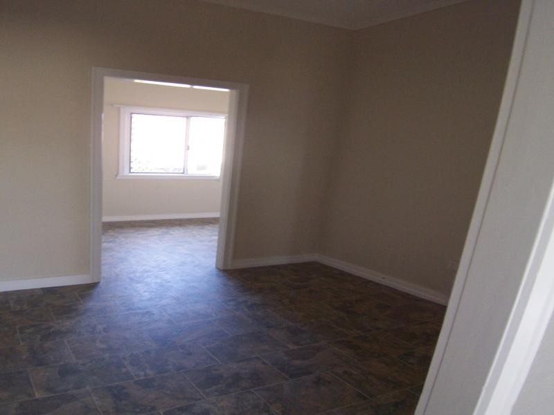 27 Bridge Street, North Booval QLD 4304