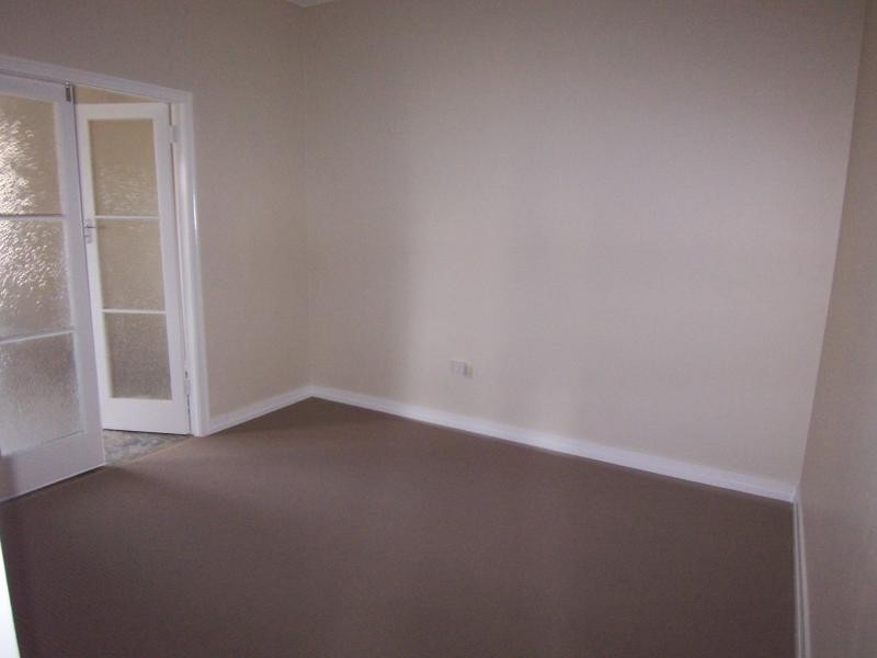 27 Bridge Street, North Booval QLD 4304