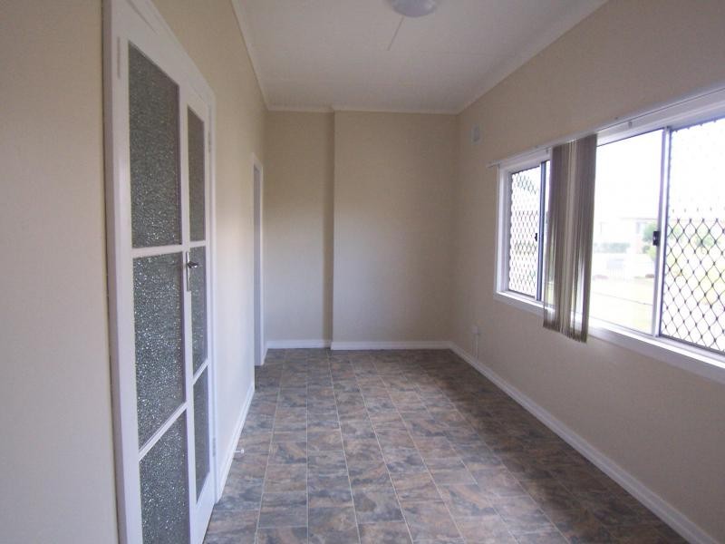 27 Bridge Street, North Booval QLD 4304