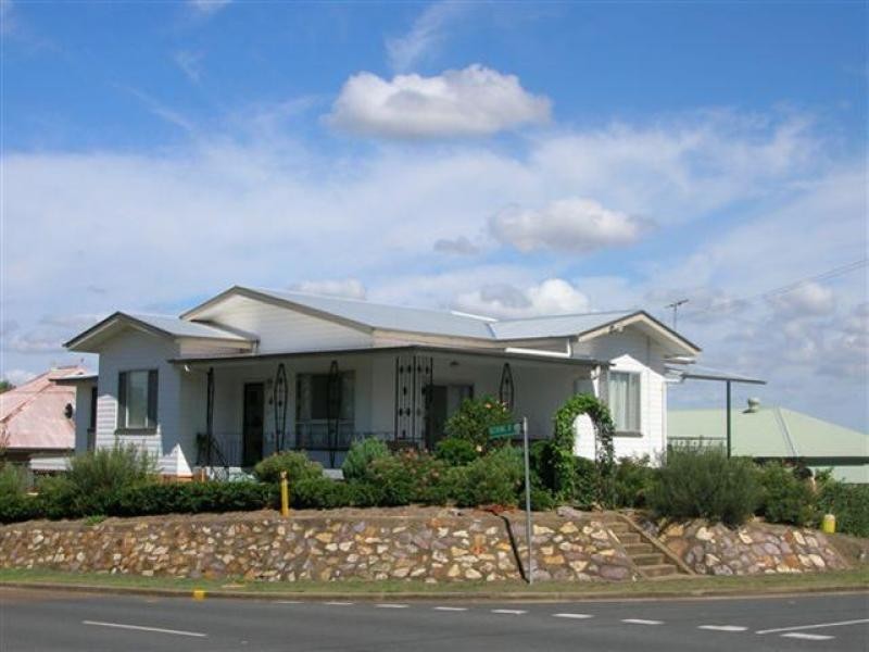 2 Deebing Street, Ipswich QLD 4305