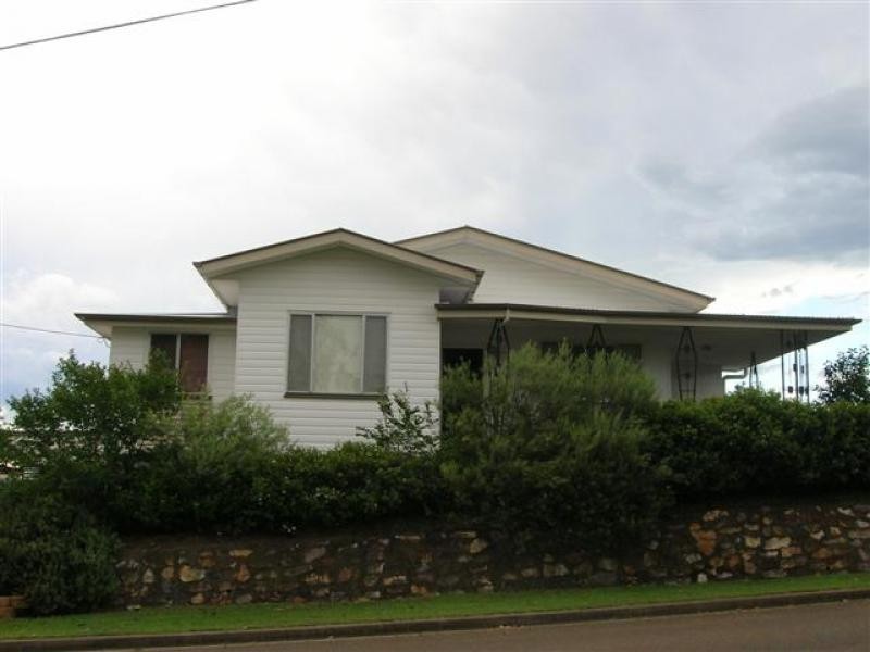 2 Deebing Street, Ipswich QLD 4305