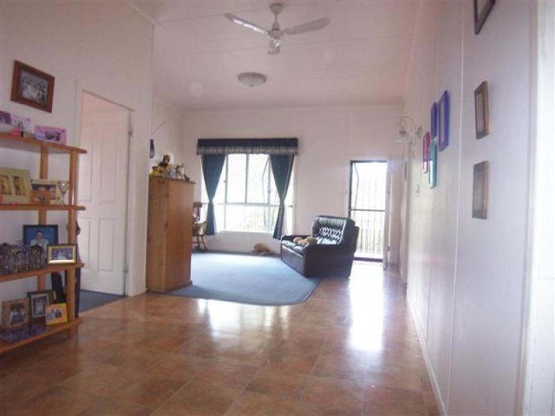 2 Deebing Street, Ipswich QLD 4305