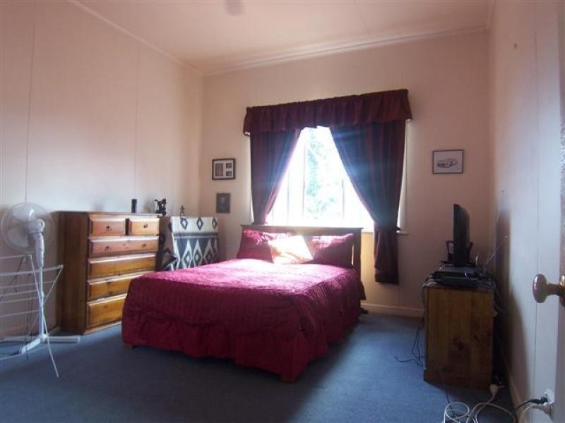 2 Deebing Street, Ipswich QLD 4305