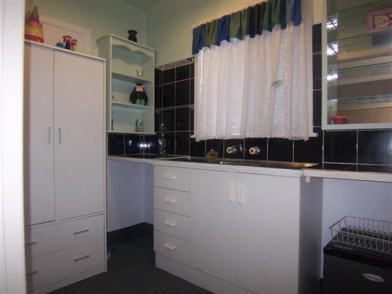 2 Deebing Street, Ipswich QLD 4305