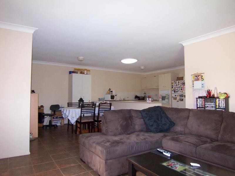 2/29 Cambridge Street, Silkstone QLD 4304