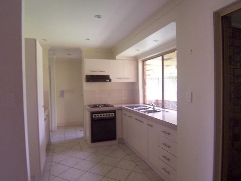 102 Cameron St, Collingwood Park QLD 4301