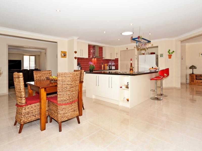 20 Mellor Place, Brassall QLD 4305