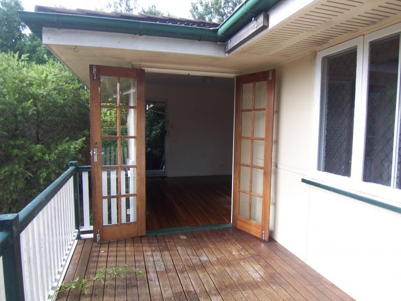 30 Flinders Rd, Leichhardt QLD 4305