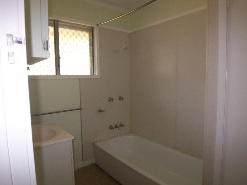 30 Flinders Rd, Leichhardt QLD 4305