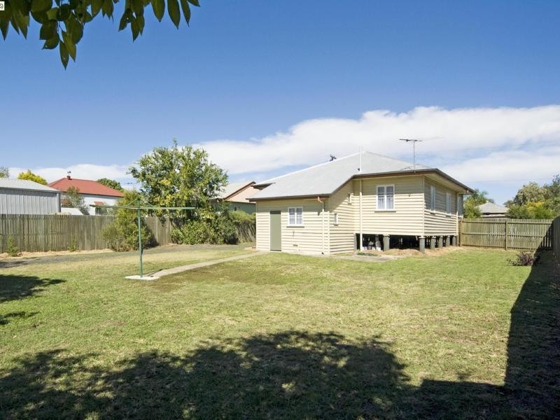 19 Hooper Street, West Ipswich QLD 4305