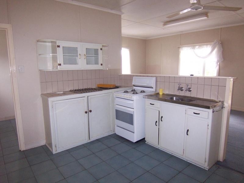 2a Cemetery Road, Ipswich QLD 4305