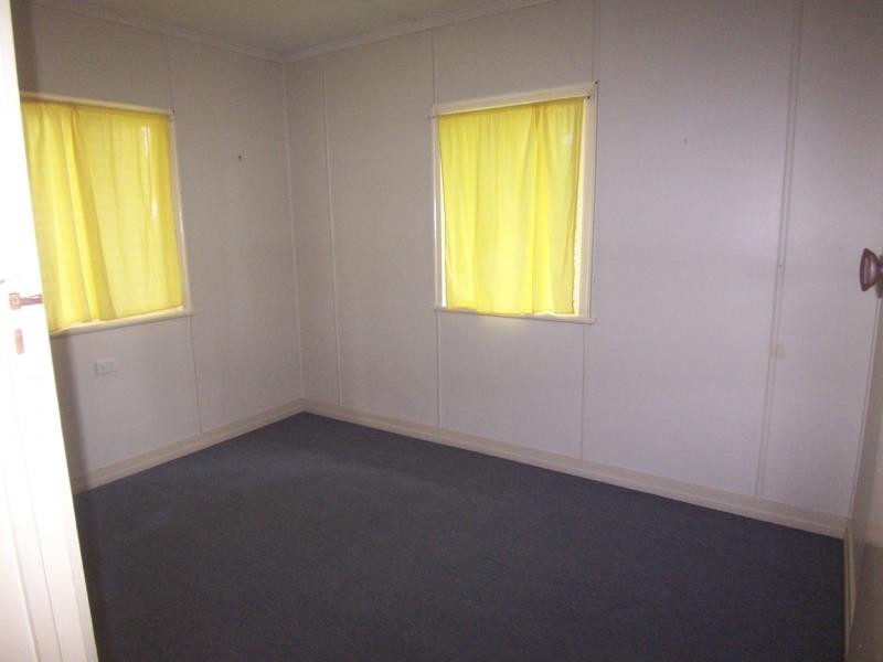 2B Cemetery Road, Eastern Heights QLD 4305