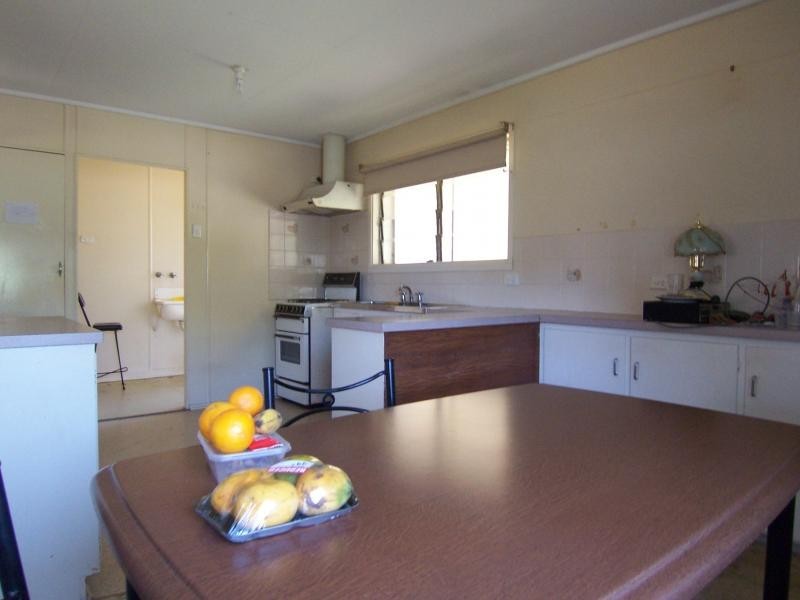 9 Kynance Street, Leichhardt QLD 4305
