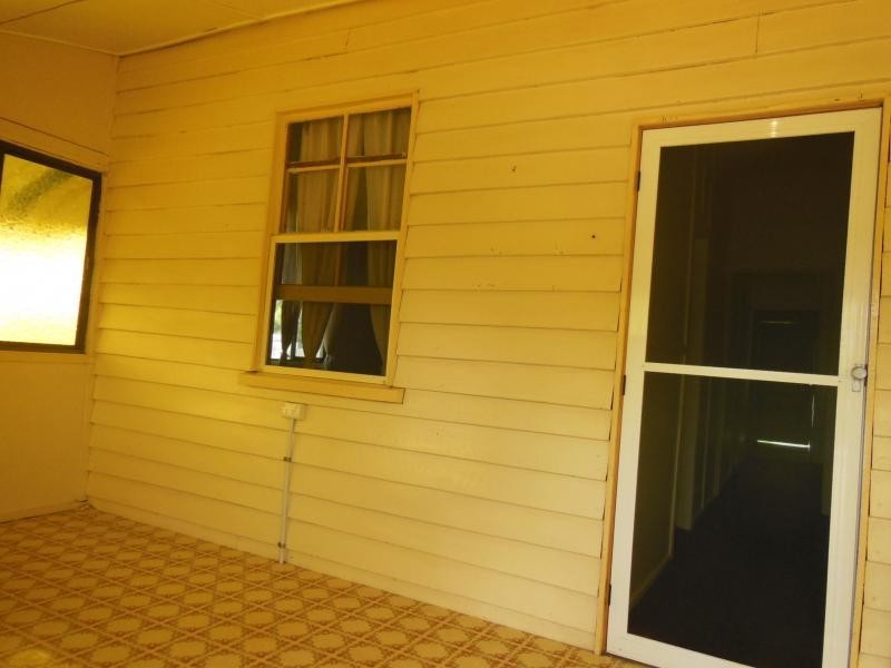 6 Yates Street, Rosewood QLD 4340