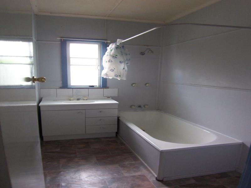 2a Cemetery Road, Ipswich QLD 4305