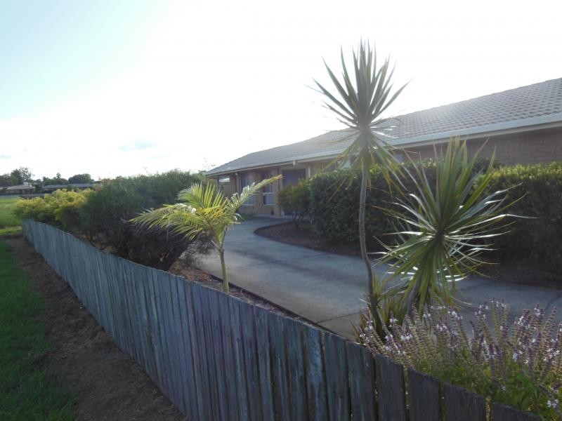 2/37 CambridgeStreet, Silkstone QLD 4304