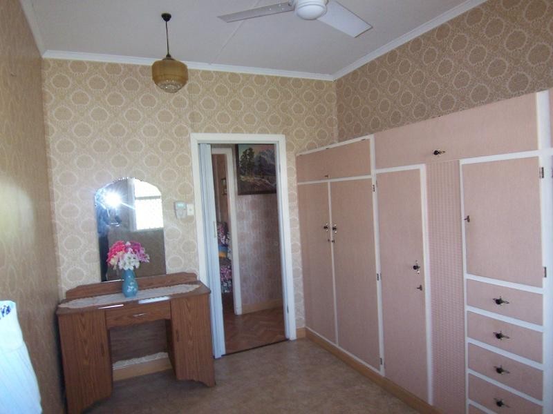 165 Glebe Road, Silkstone QLD 4304