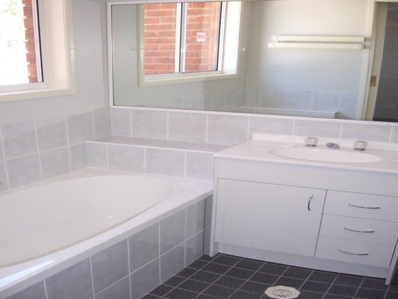 2/129  Gladstone Road, Coalfalls QLD 4305