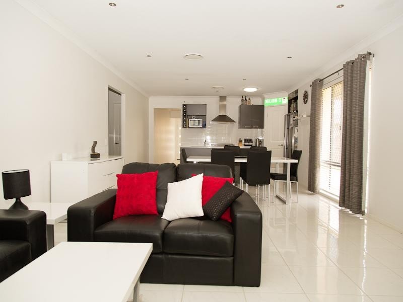17 Claydon Pl, Rosewood QLD 4340