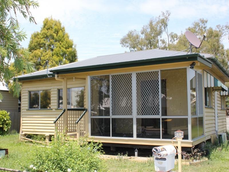 19 Chubb Street, One Mile QLD 4305