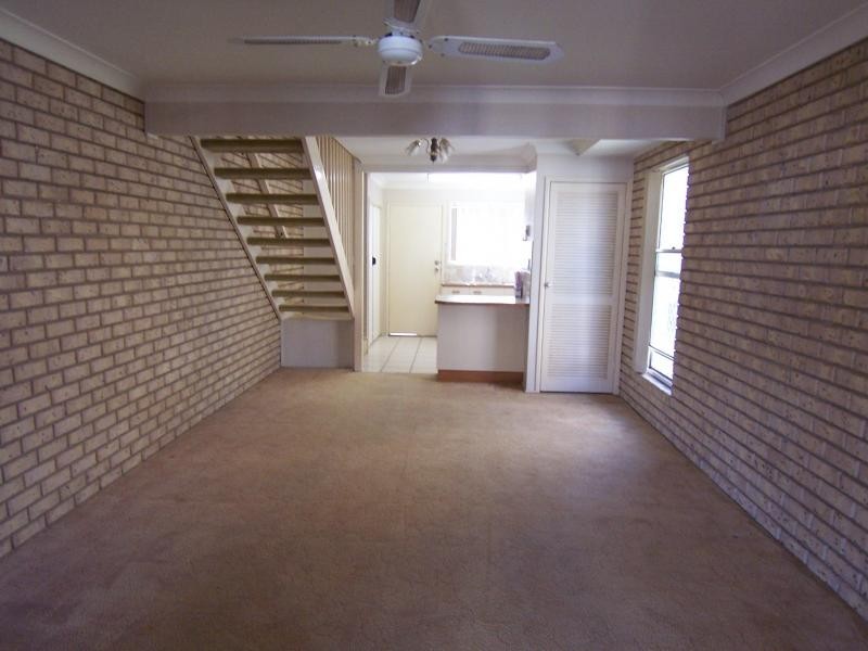 4/16 Lindsay Street, Bundamba QLD 4304