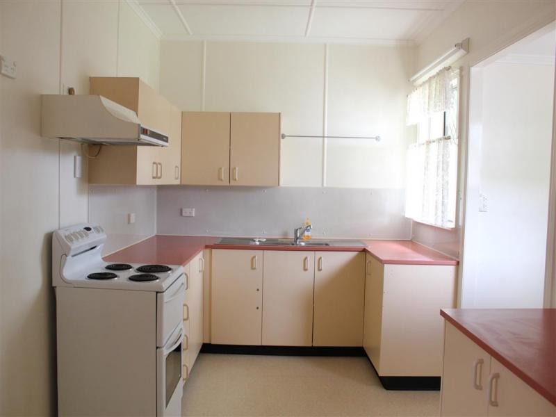 1a Sinclair, Newtown QLD 4305