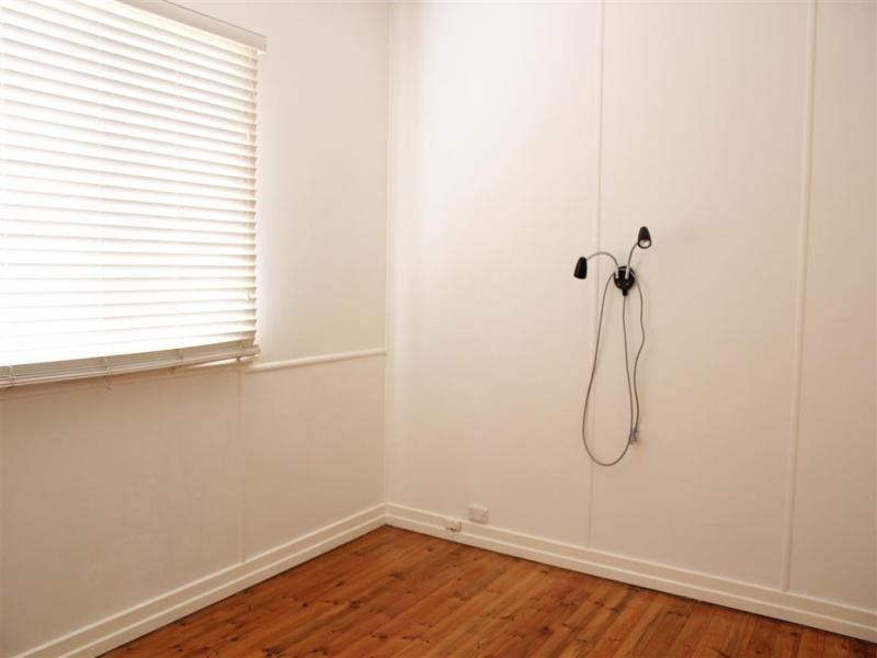 1a Sinclair, Newtown QLD 4305