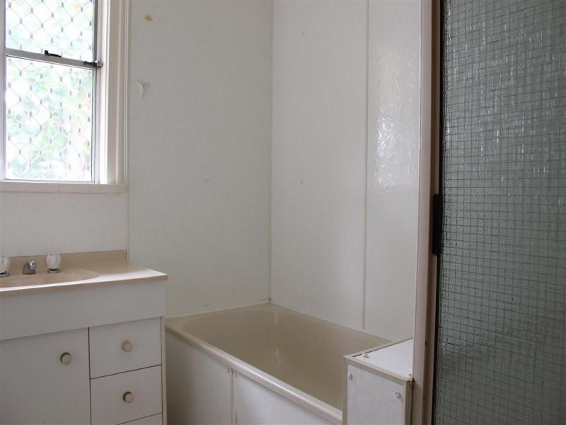 1a Sinclair, Newtown QLD 4305