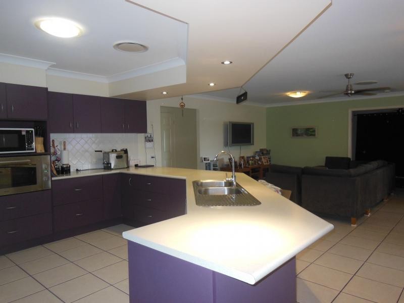 5 Falcon Ct, Flinders View QLD 4305