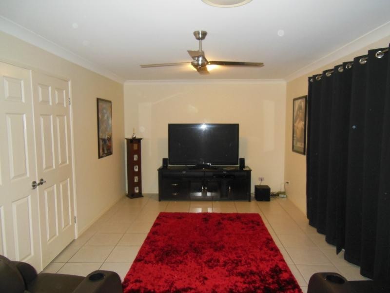 5 Falcon Ct, Flinders View QLD 4305