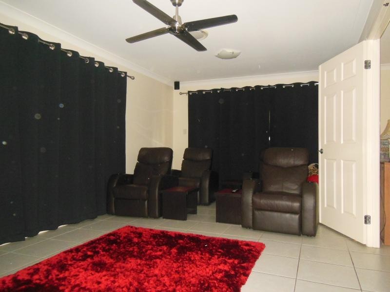 5 Falcon Ct, Flinders View QLD 4305