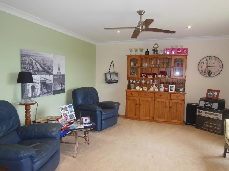 5 Falcon Ct, Flinders View QLD 4305