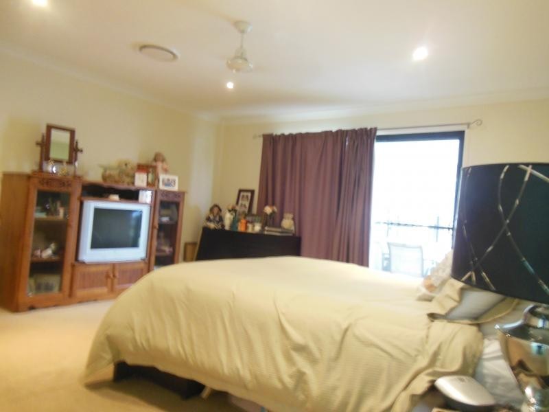 5 Falcon Ct, Flinders View QLD 4305