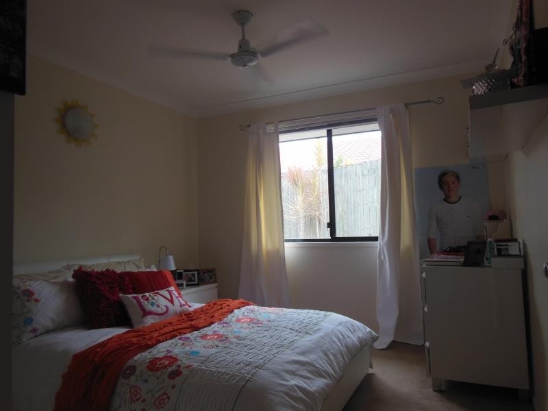 5 Falcon Ct, Flinders View QLD 4305