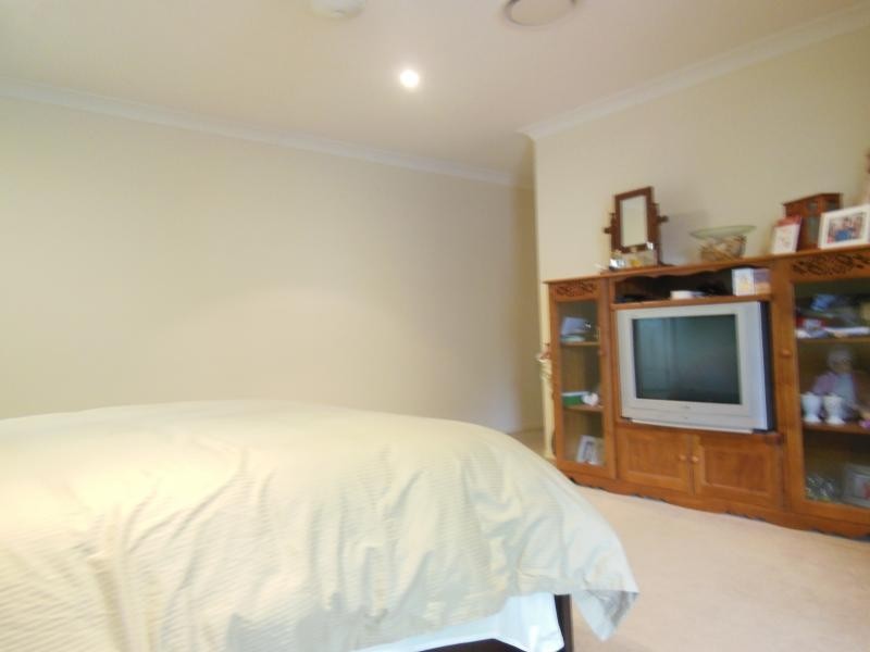 5 Falcon Ct, Flinders View QLD 4305