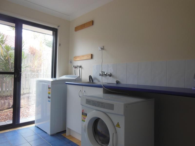 5 Falcon Ct, Flinders View QLD 4305