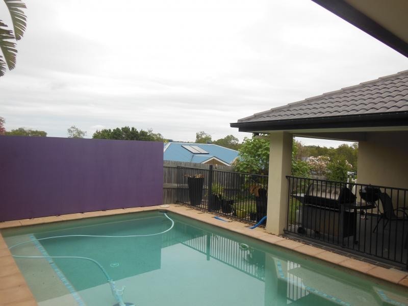 5 Falcon Ct, Flinders View QLD 4305