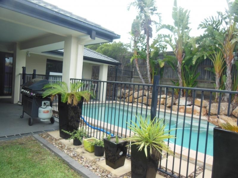 5 Falcon Ct, Flinders View QLD 4305