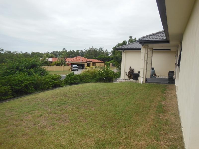 5 Falcon Ct, Flinders View QLD 4305