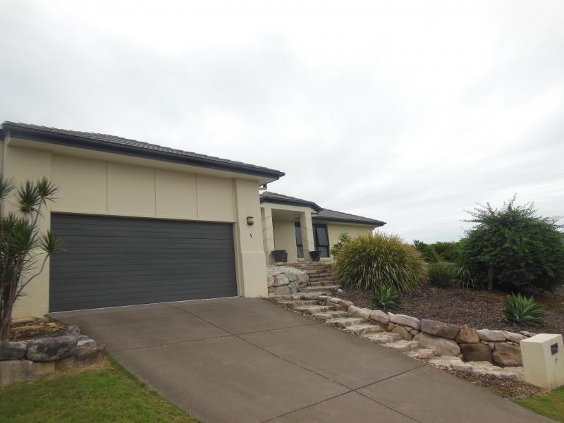5 Falcon Ct, Flinders View QLD 4305