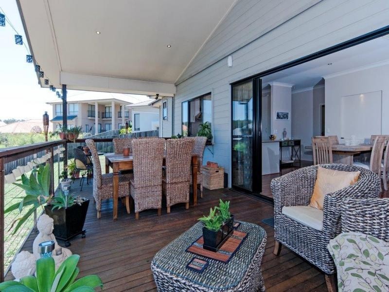 10 Mountain Ash Pl, Brookwater QLD 4300