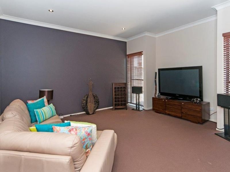 10 Mountain Ash Pl, Brookwater QLD 4300